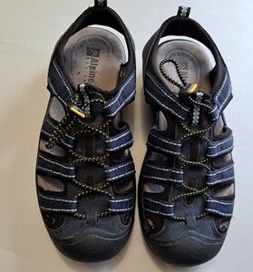 Alpine Design Ghille V Hiking/Water Sandal   Size 7